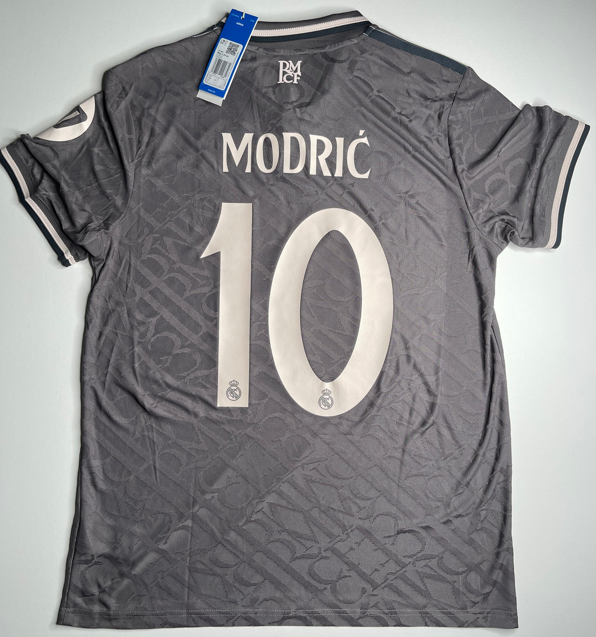 إصدار اللاعب الثالث لريال مدريد 2024-25 - مودريتش#10 (يسار)