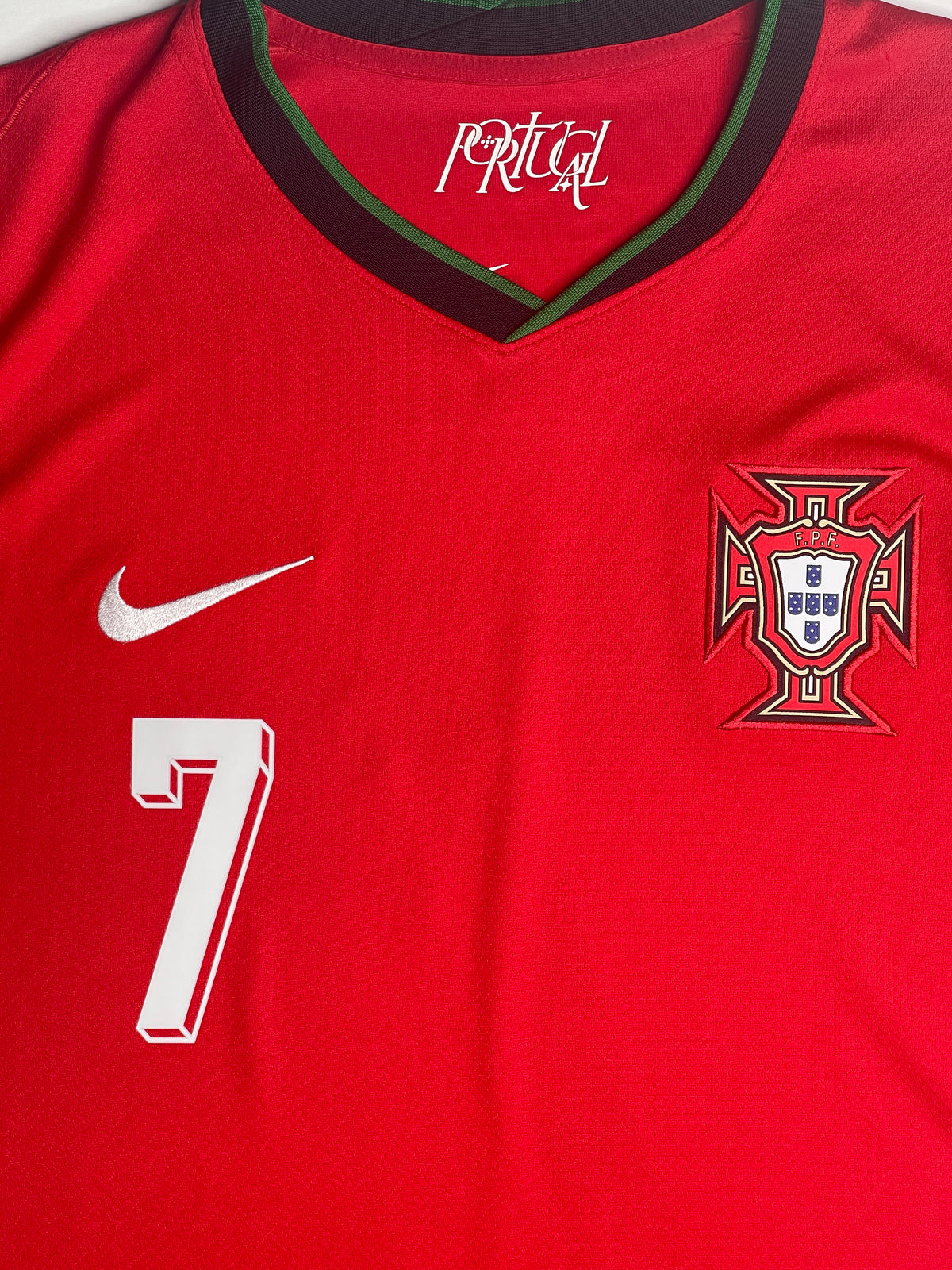 2024 البرتغال الرئيسية - رونالدو رقم 7 (يسار)